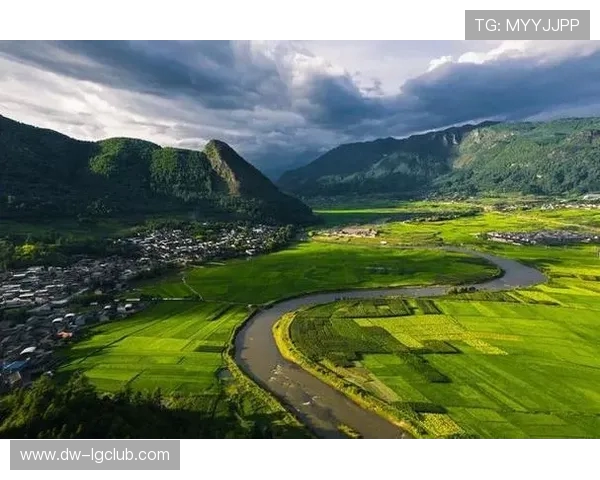 地球转场足球引领全球绿色运动新潮流共筑未来体育生态愿景